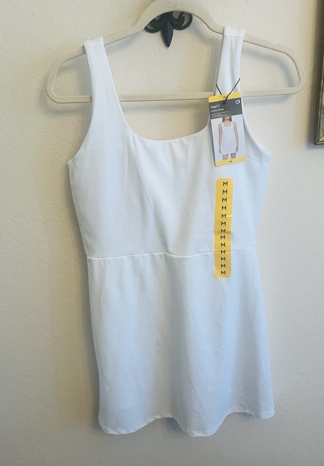 GapFit Women’s White Active Tank Dress M Moisture Wicking Pockets Square Neck