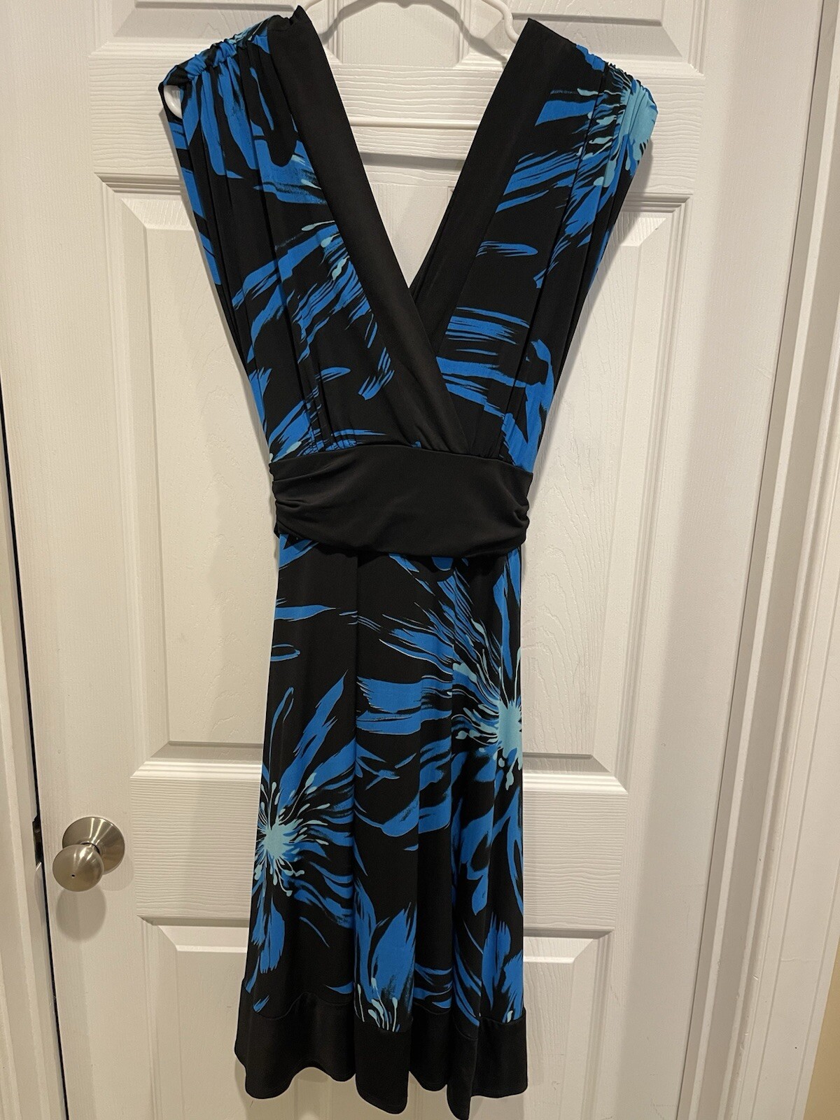 Roulette Floral V-Neck Front & Back Sleeveless Back Tie Dress Size M