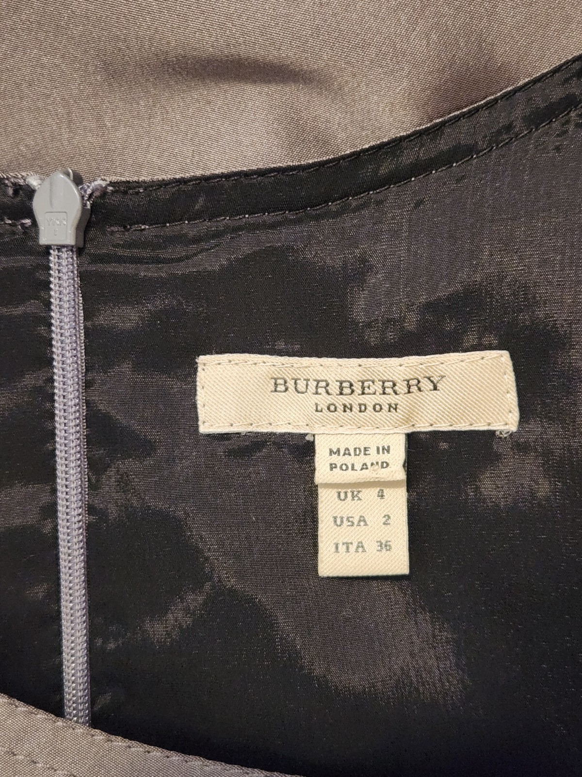 🩶US-2 Burberry London🩶 – Gray Silk Blend Pleated Mini Dress w/Bell Sleeve