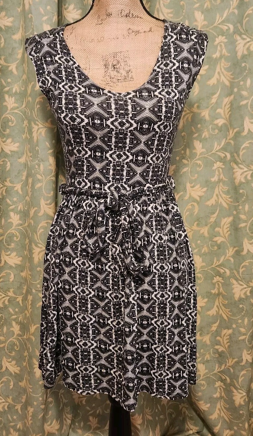 Alya Women’s S Black & White Sleeveless Knit Belted A-Line Dress NEW