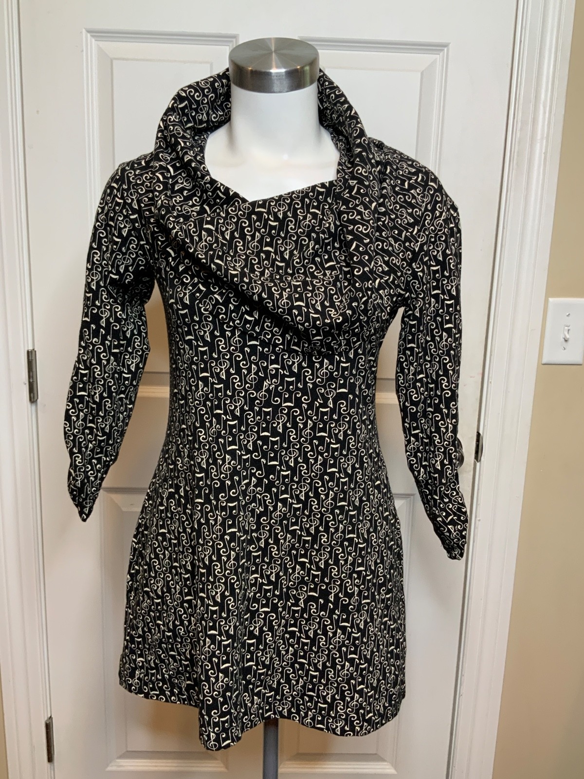 Effie’s Heart Black Music Note Print Cowl Neck Long Top, Size S