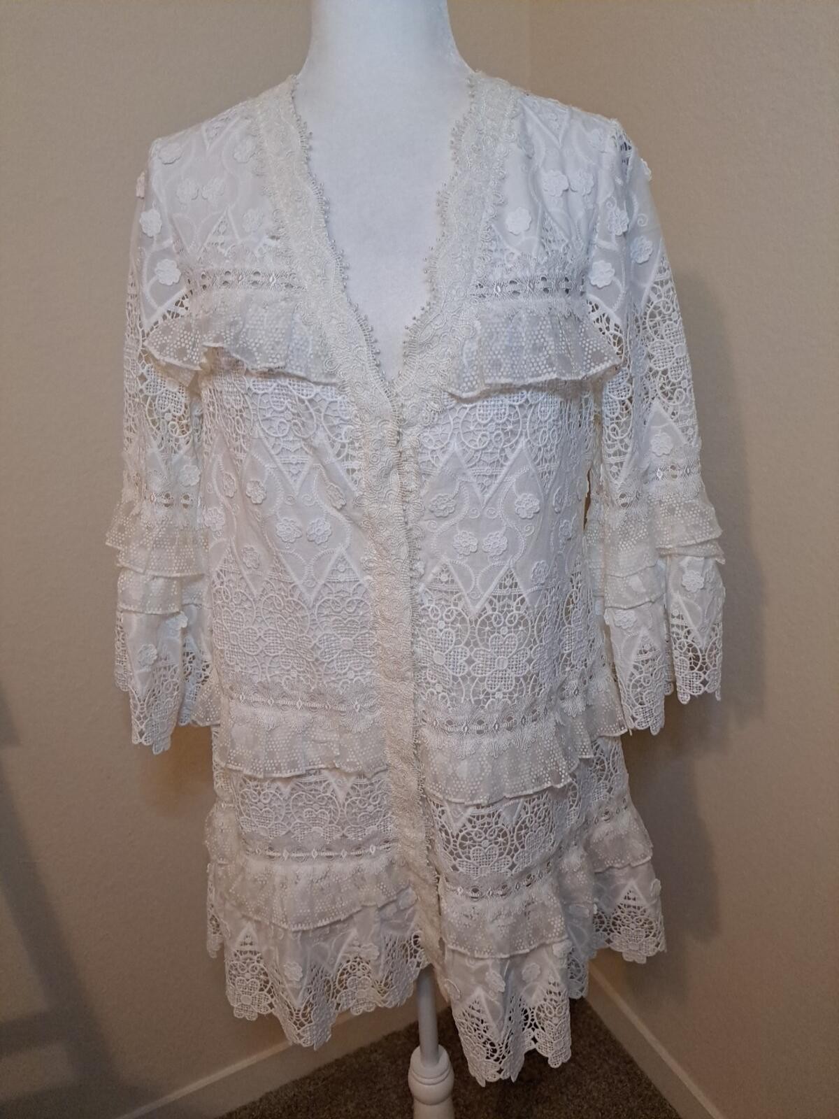 Alexis Dress Ivory Lace Size L EUC Bell Sleeves