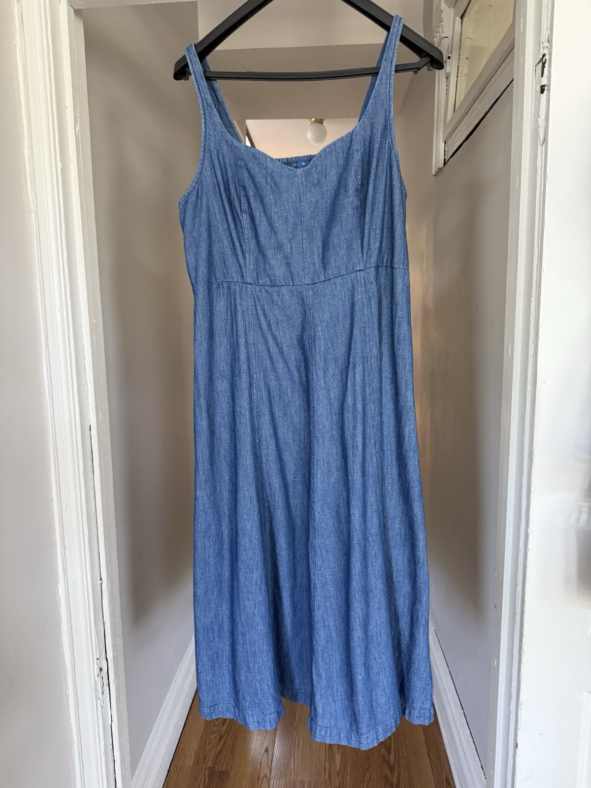 Old Navy Women’s XL Blue Denim Fit & Flare Sweetheart Strappy Smocked Midi