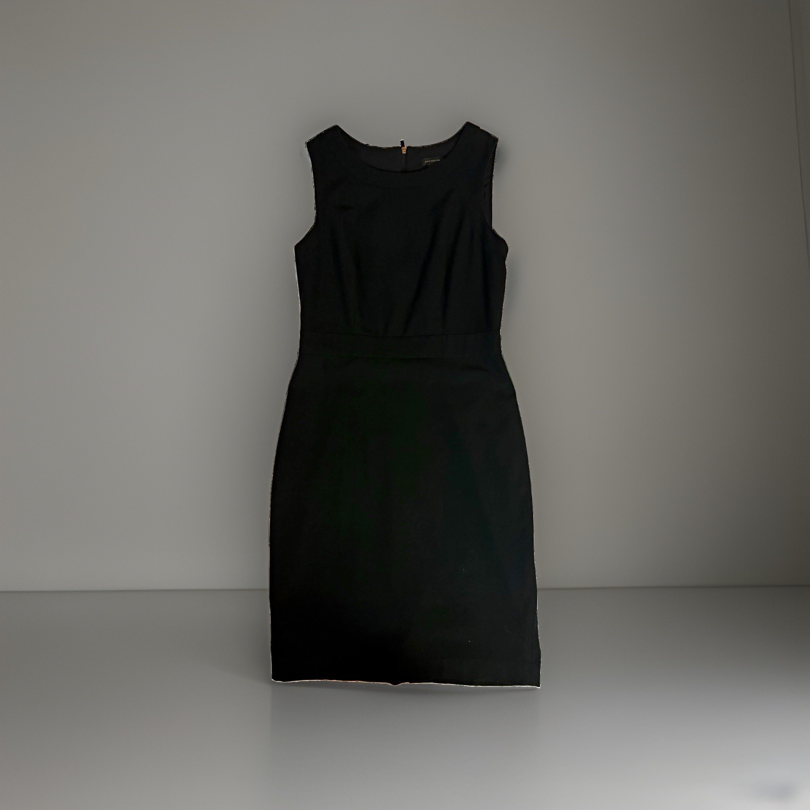 Ann Taylor Women’s Black Sheath Dress 0 Sleeveless Knee Lined Zip Back Solid