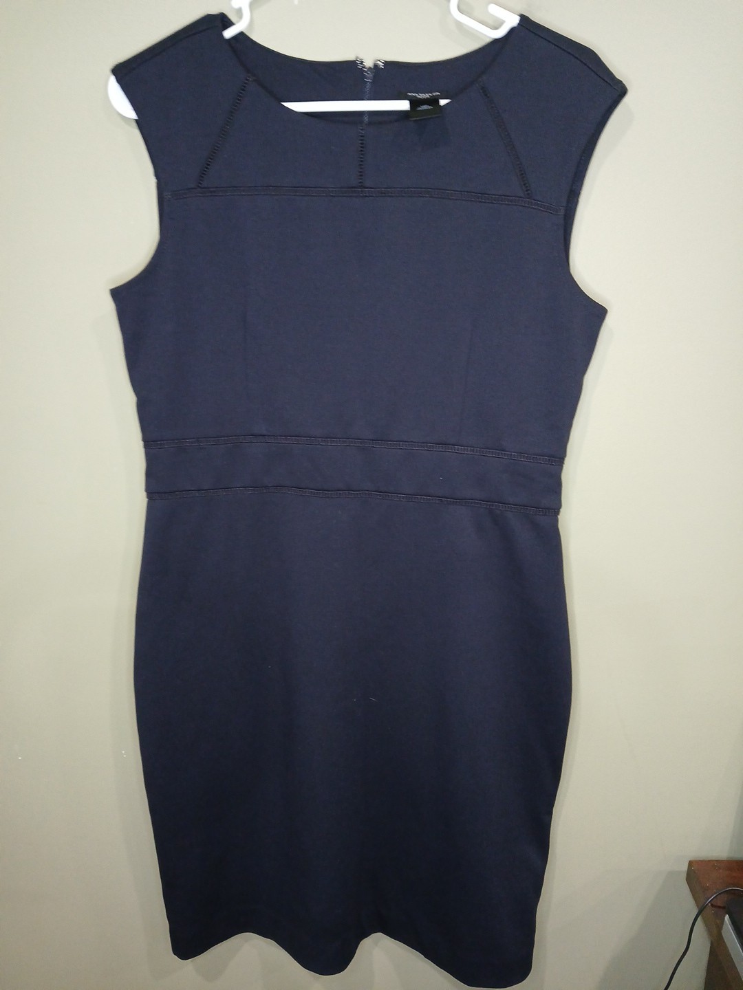 Ann Taylor 10 Petite Navy Blue Sleeveless Knee Length Dress Shift Slimming Lined