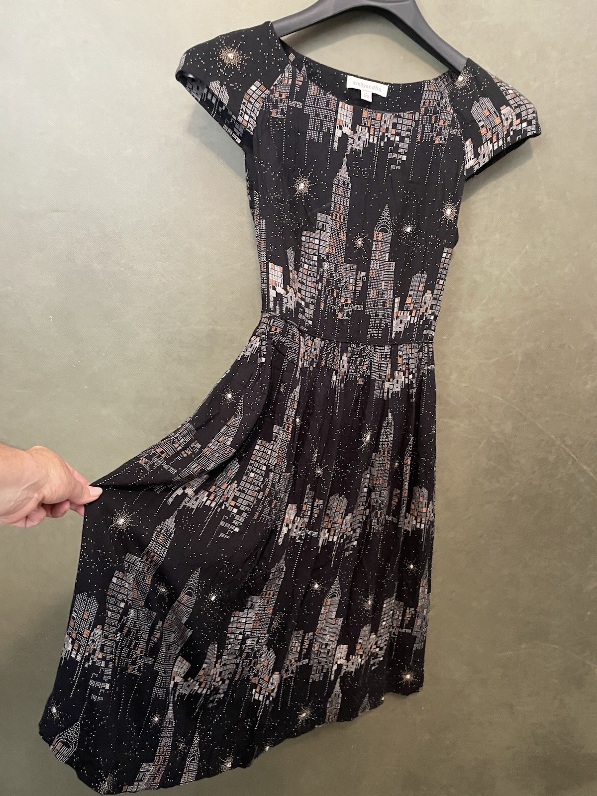 Emili And Finn ModCloth NYC Lights Dress Night Skyline Cap Sleeves Pockets