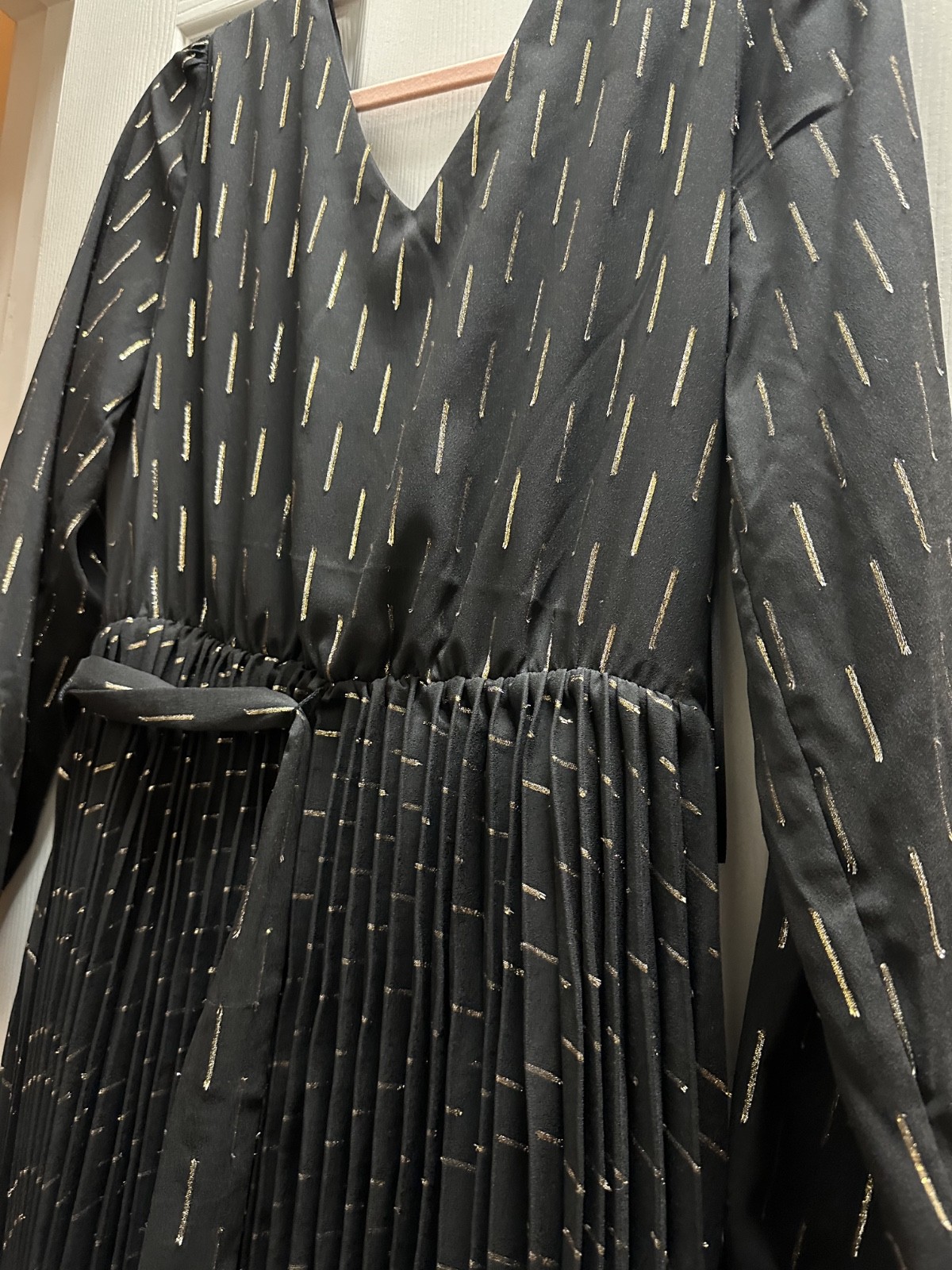 Tahari Black and silver/gold stripe lurex pleated dress with belt Size 8