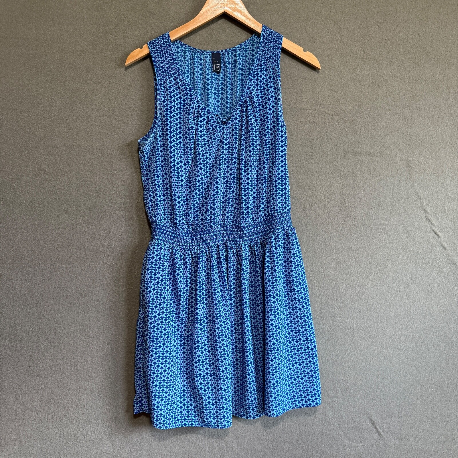 Gap Sleeveless Dress Size M Blue Geometric Print Blouson Tie Neck 100% Polyester