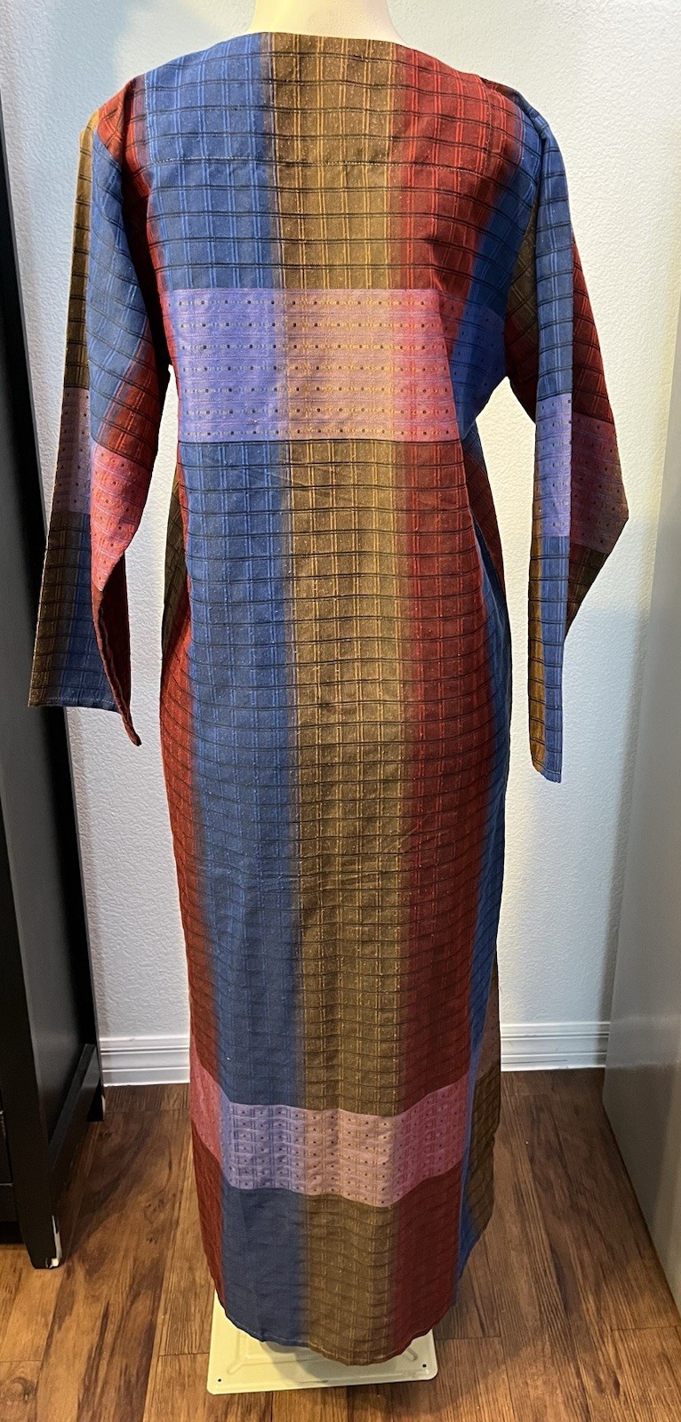 Embroidered Kaftan Woman’s Size: M Multi-Color Long Sleeve