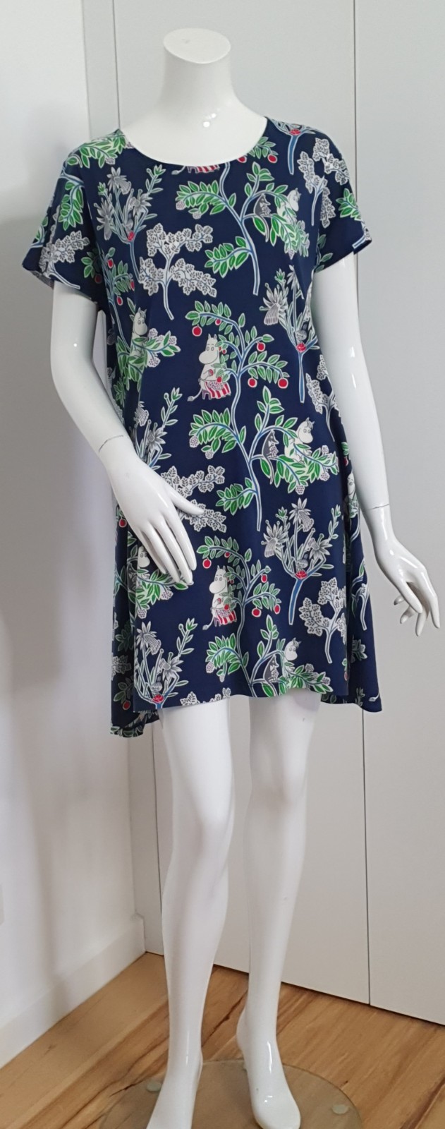 Moomin X Uniqlo UT Sz M Au 12 Dress A-Line S/Slv Navy Print Moomin Characters