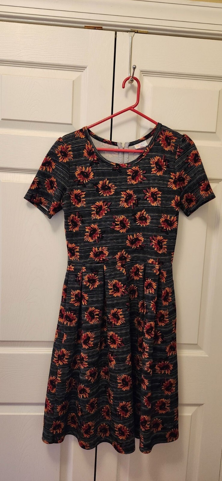 Women Lularoe Black Gold Red Sunflower Print Amelia Fit & Flare Dress Size M