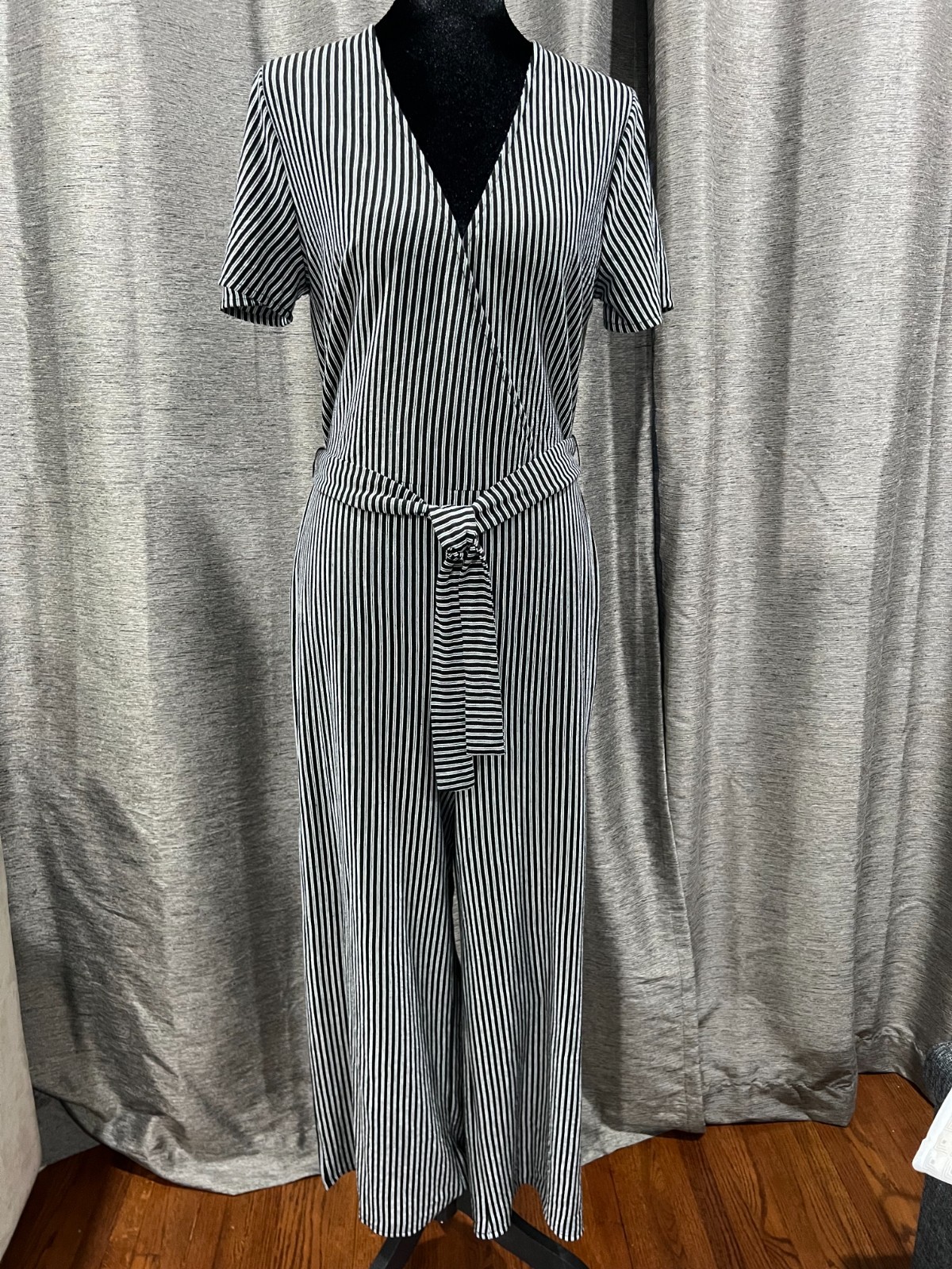 NWOT A New Day Pin striped romper elastic tied waist V neck wide leg size S