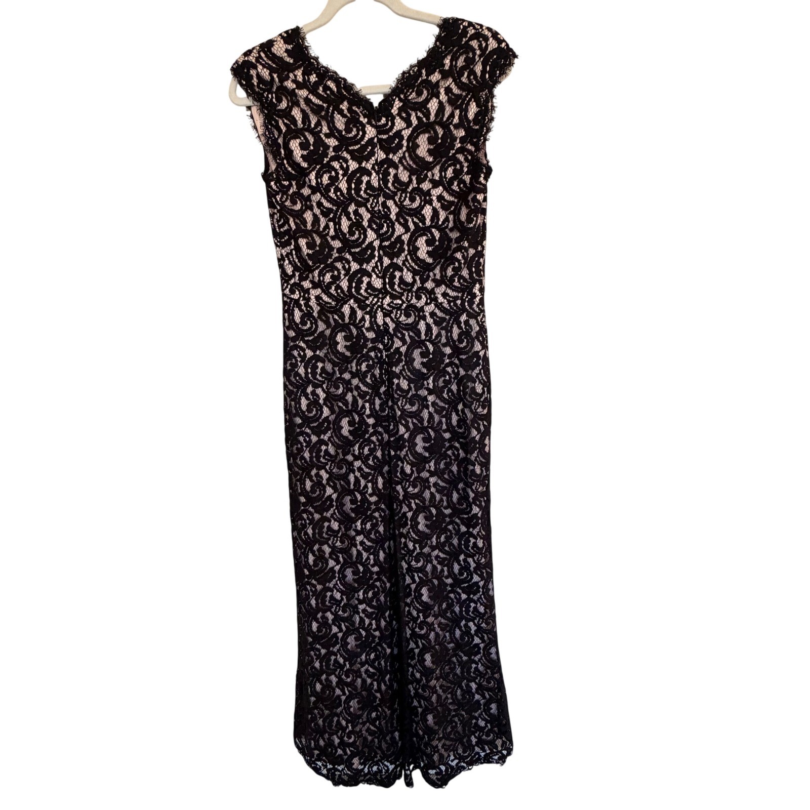 Tadashi Shoji Black Lace V-Neck Full Length Gown Size 6 Cap Sleeve Back Zip
