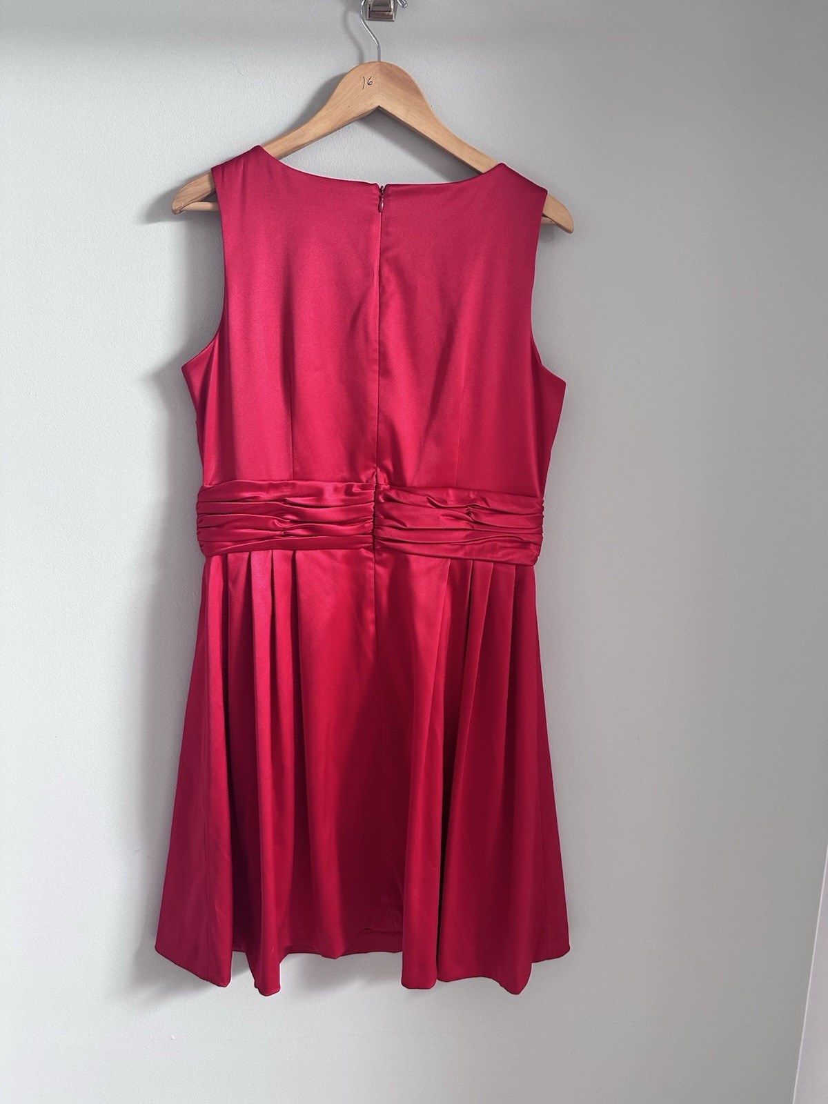 Women’s Red Dress Size 14 Satiny Opaque Sleeveless Cocktail Party Knee Length