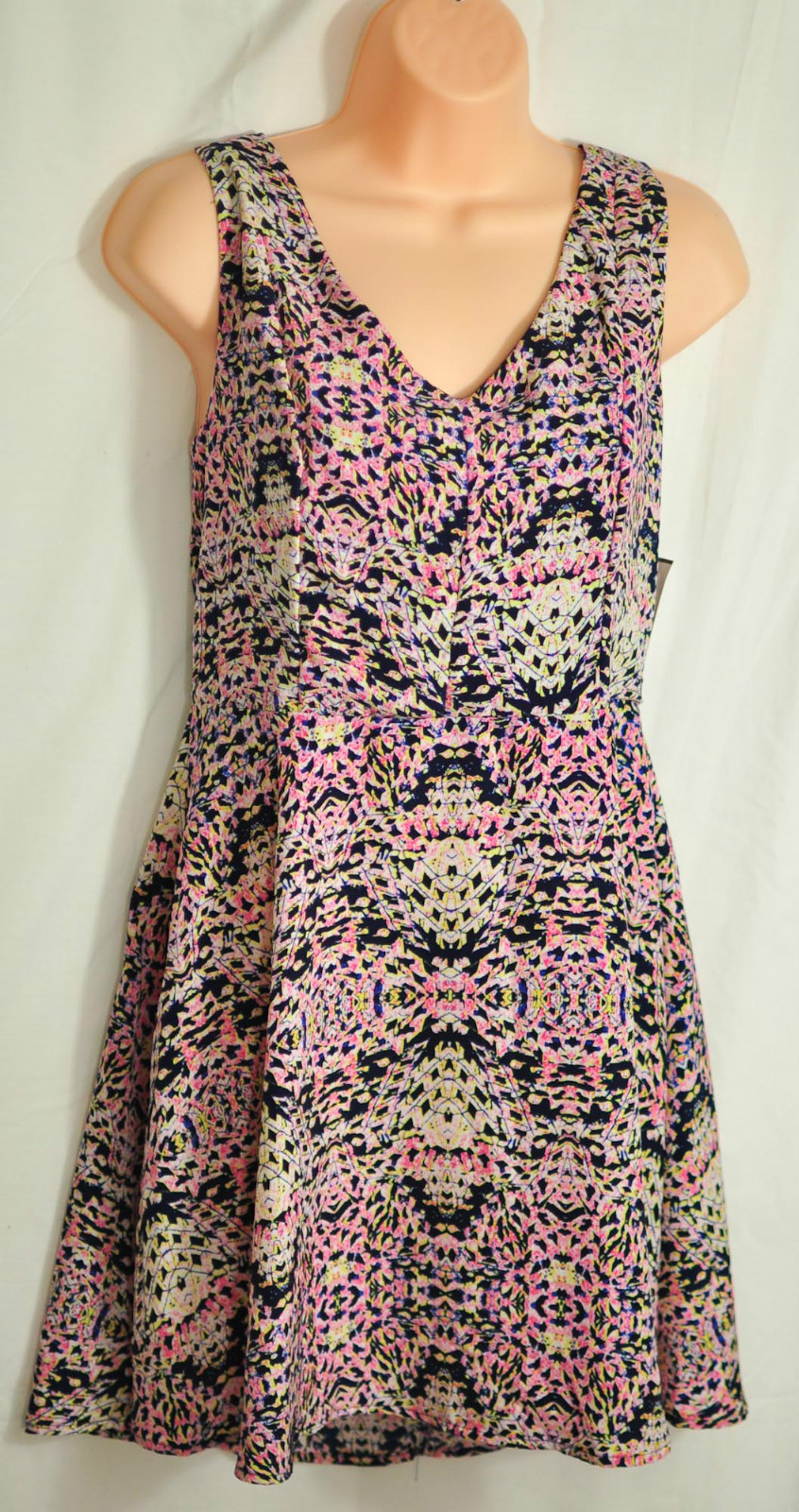 women’s one clothing dress size JUNIOR large zip back, fitted waist summer