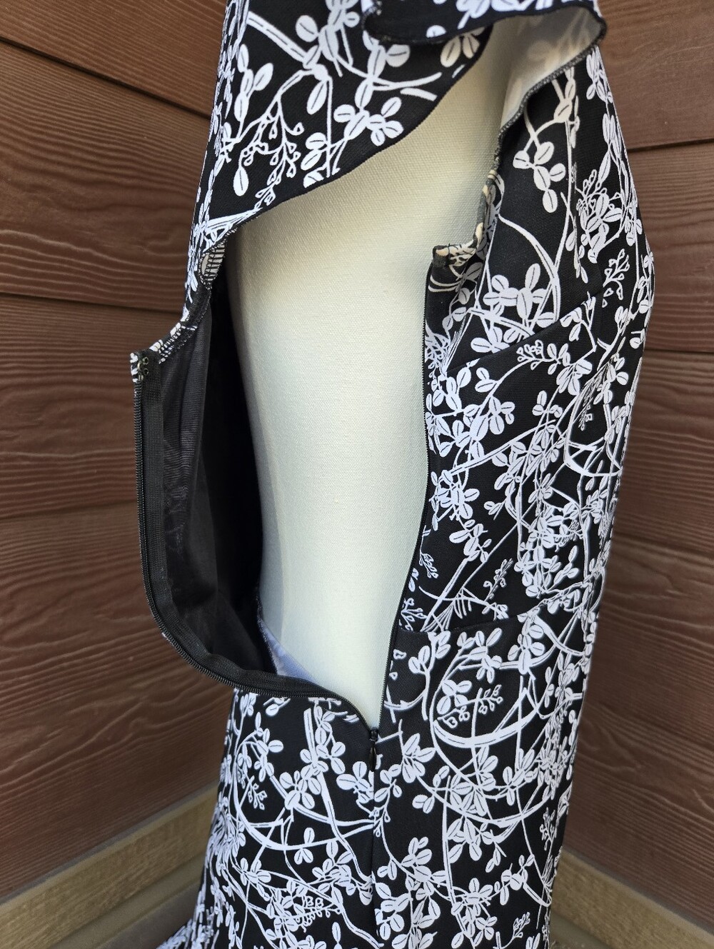 Ann Taylor LOFT Black & White Floral Fit-and-Flare Dress Women’s Size 8