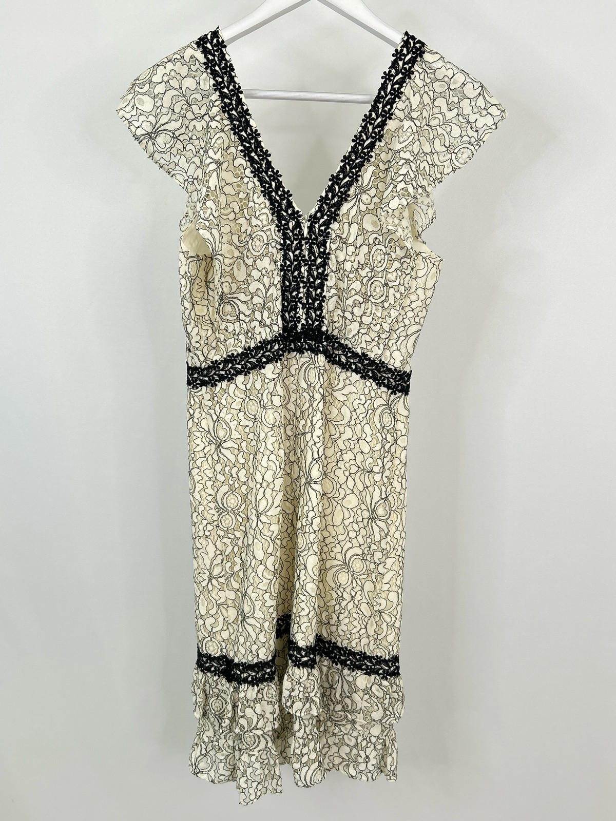 NANETTE LEPORE Size 8 CREAM & BLACK Floral Lace Flutter Sleeve VNeck Women Dress