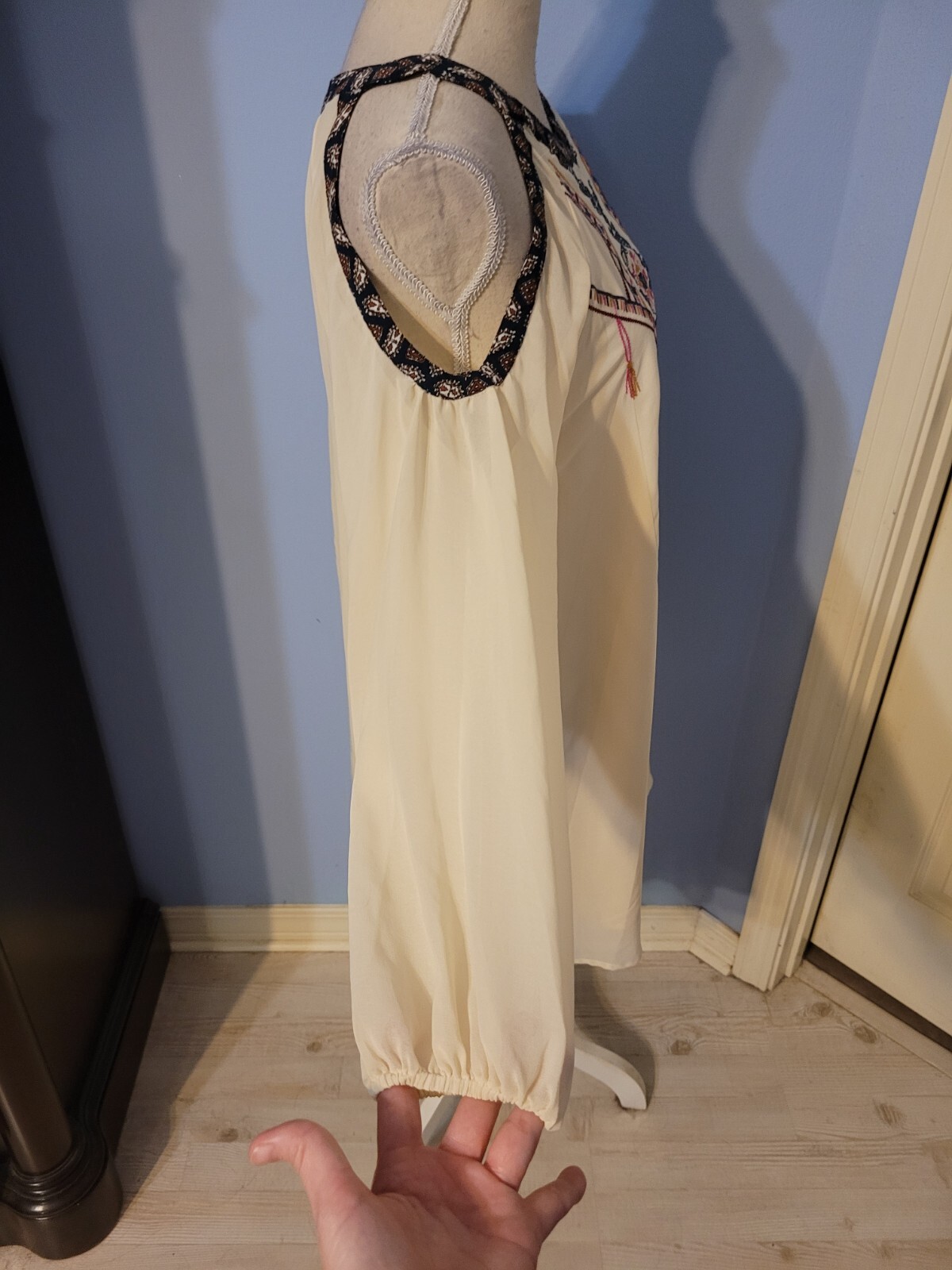 Flying Tomato Size Small Dress Womens Cream Long Sleeve Cold Shoulder
