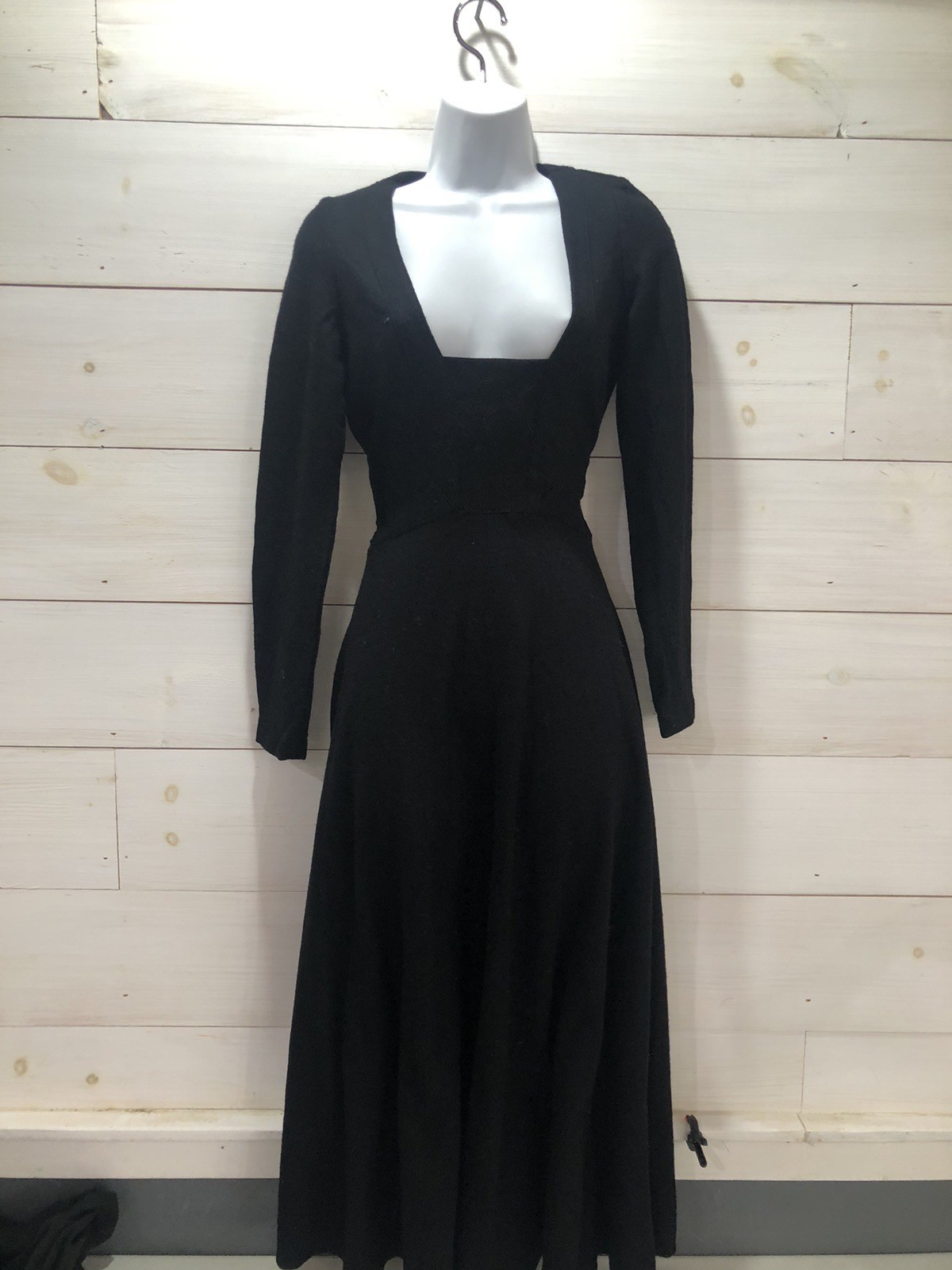 PJ Walsh Women’s 100% Wool Midi Dress Size Medium Black Open Back Union USA VTG