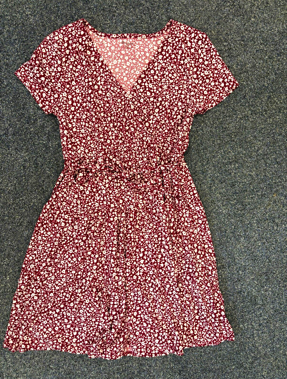 Burgundy/White Floral V-Neck A-Line Mini Dress Short Sleeve Ruffle Size S