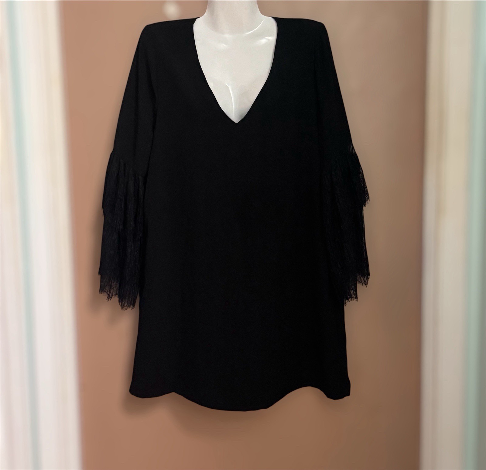 Kobi Halperin Suki Lace Sleeve Shift Black Dress V-Neck Size L