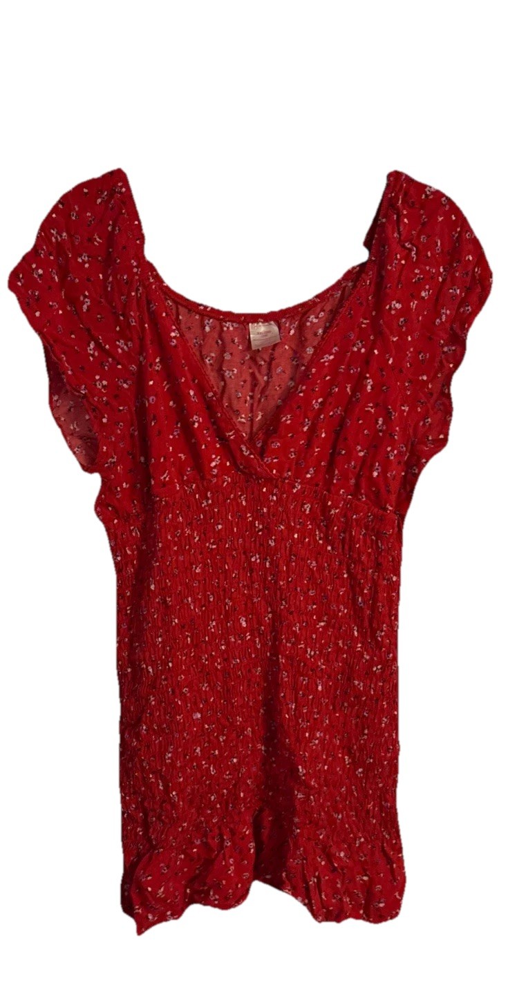 Red Floral Dress , Vneck, Rouched Waist Fits Like A Large/XL