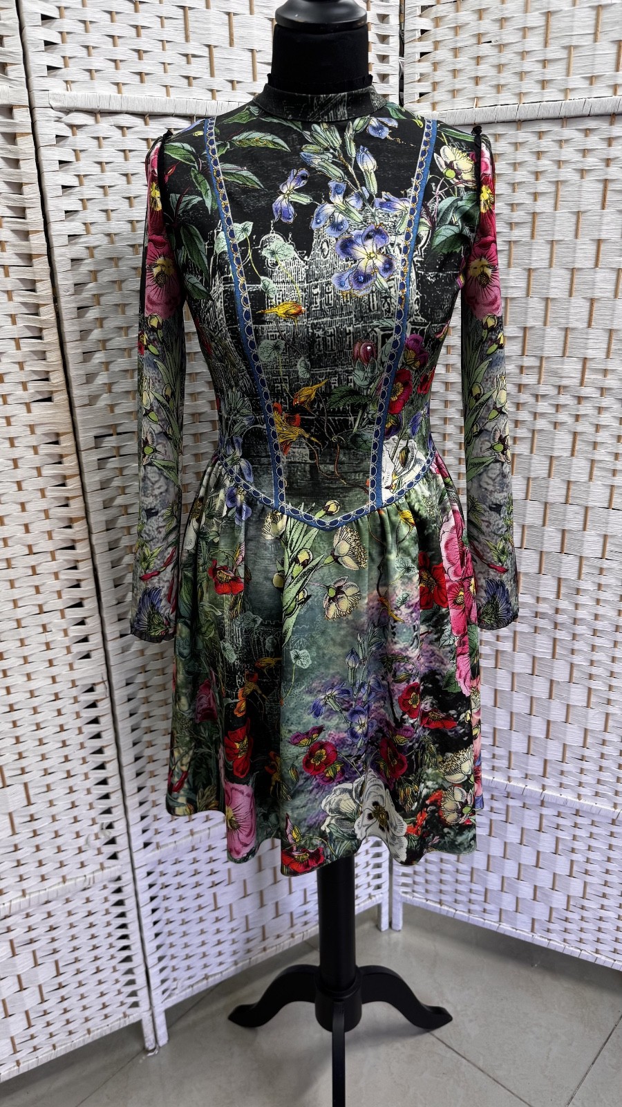 Michal Negrin Elegant Floral And Crystals Dress Size – 36 – NWT