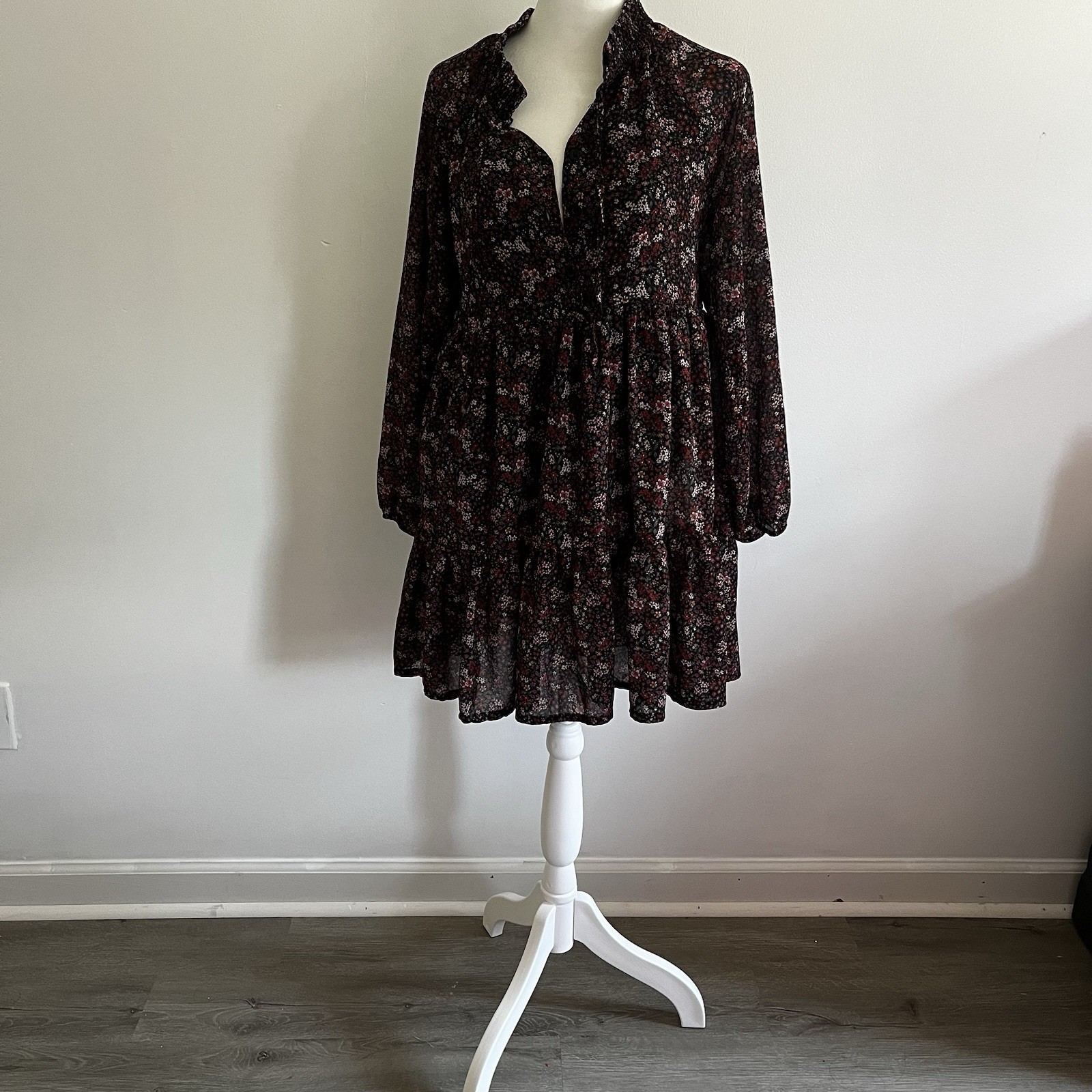 American Eagle XS Black Floral Chiffon Smocked Tiered Ruffle V-Neck Mini Dress