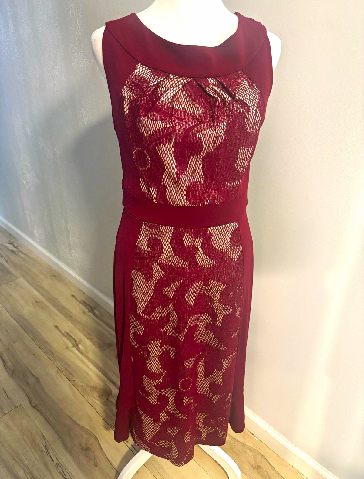 Sangria Burgundy Sheath Dress Size 6 Scoop Neck Knee Length Lace Zip