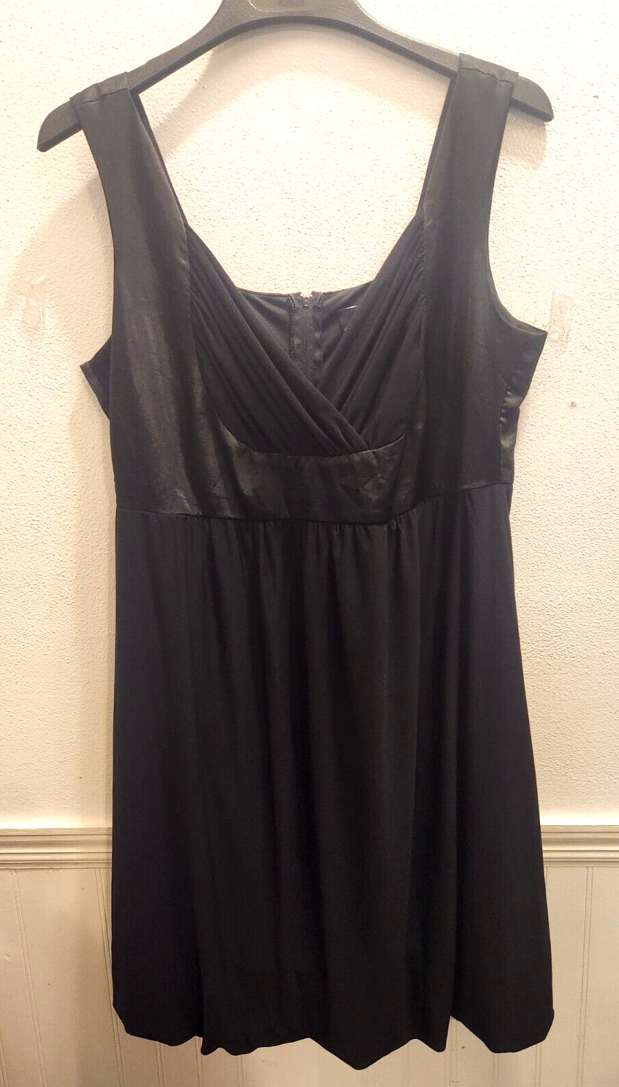 Torrid Womens sz 1 Black Sleeveless V Neck Bubble Hem Dress NWT 31-9