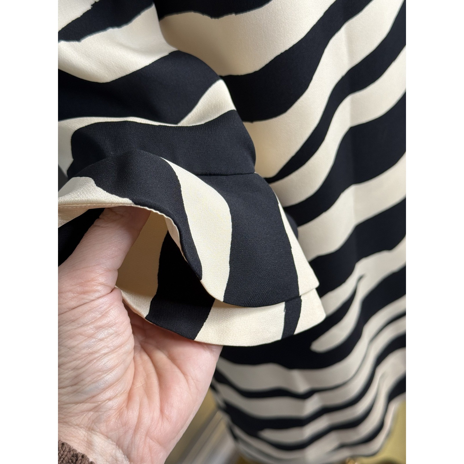 Kate Spade 100% Silk Zebra Print Shift Dress Ruffle Cuff Pockets Cream Black 8