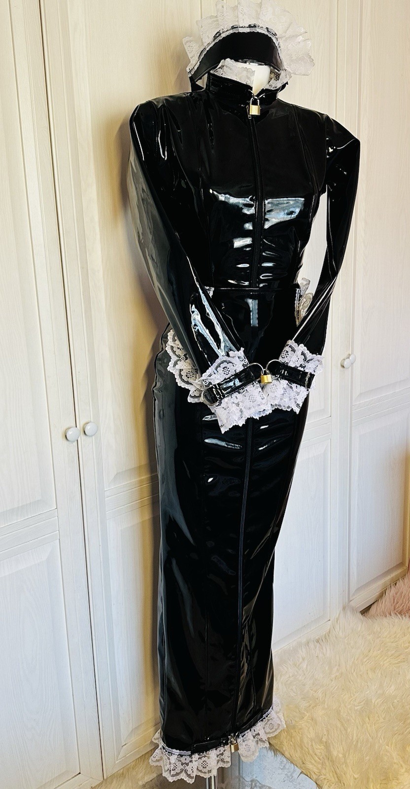 Misfitz blk PVC & lace padlock lockable sissy Maids hobble dress. SIZE 20. CD