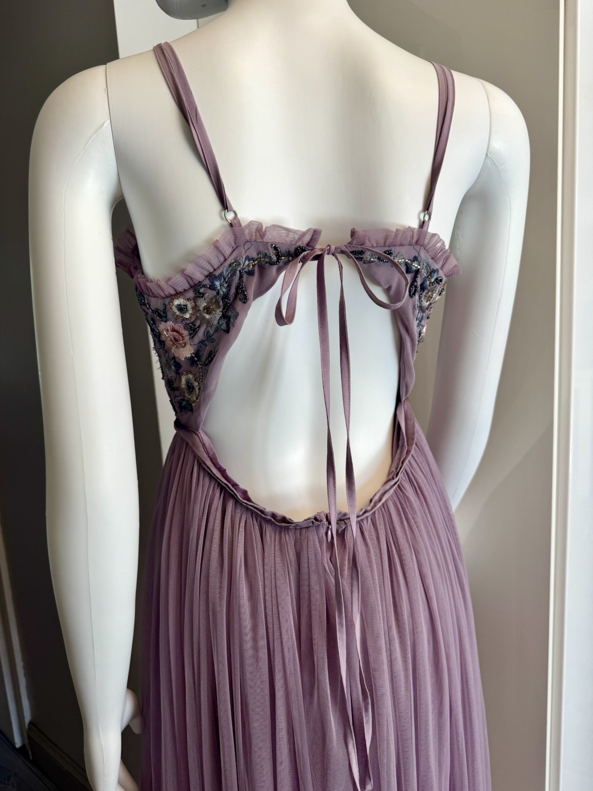 Mauve Floral Embroidered and Beaded Tulle Midi Dress size Medium