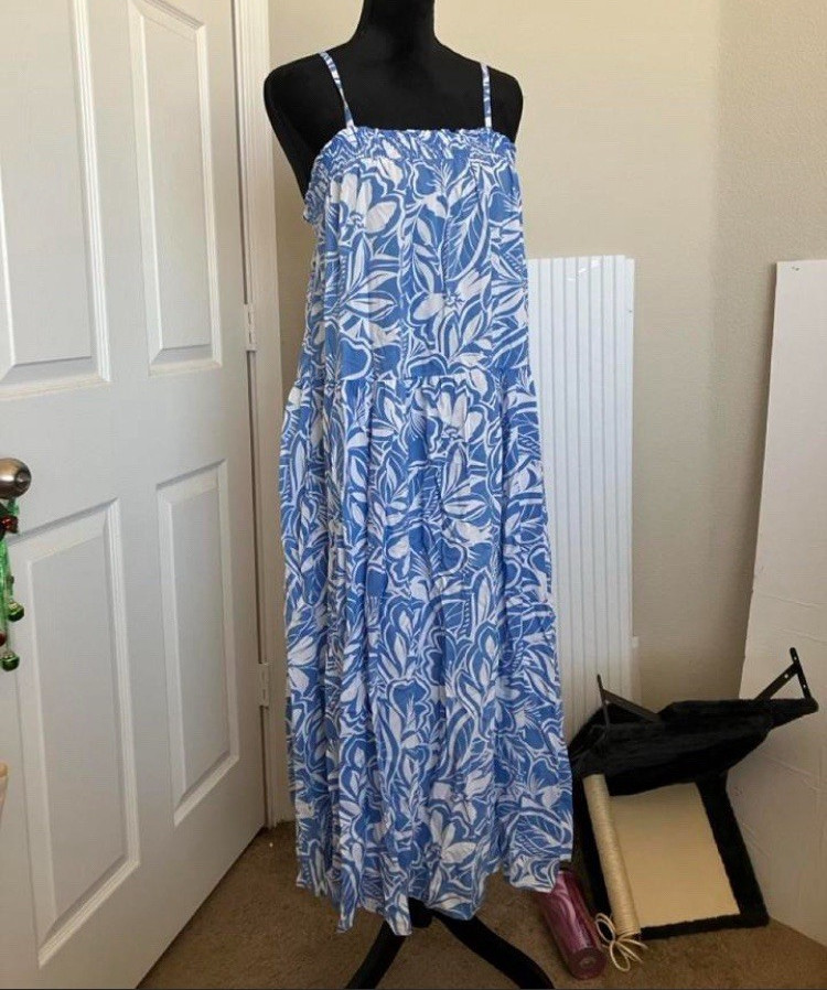 Old Navy Blue/White Floral Maxi Dress Pockets Square Neck Strappy Sleeveless M