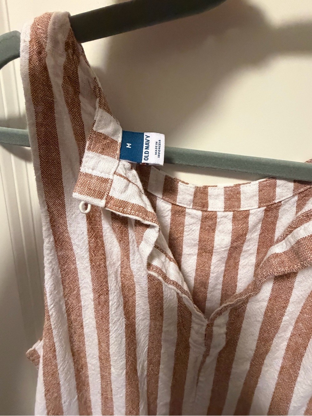 Old Navy White & Rust Striped Sleeveless Tank Top