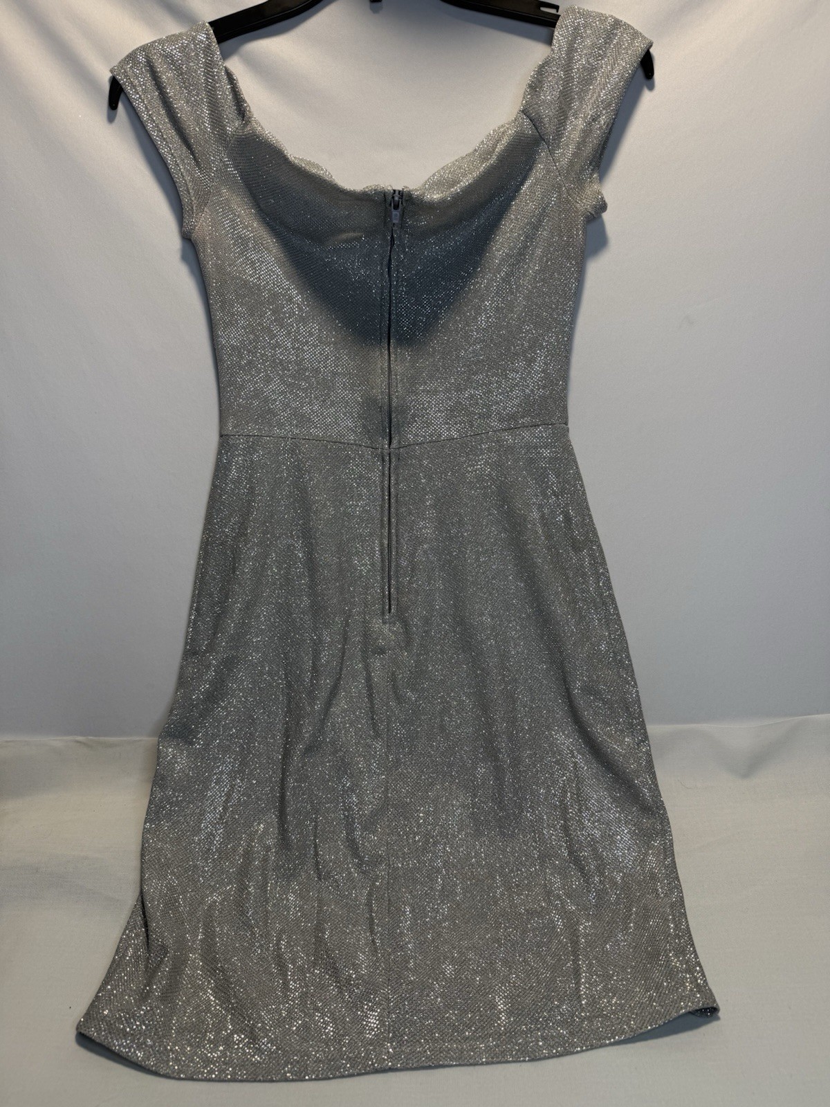 B Darlin Junior Women’s Silver Shimmer Cowl Neck Mini Dress. Size 1/2