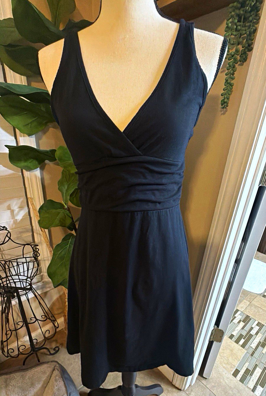 Patagonia Women’s Black A-Line V-Neck Sleeveless Dress Organic Cotton Knee M