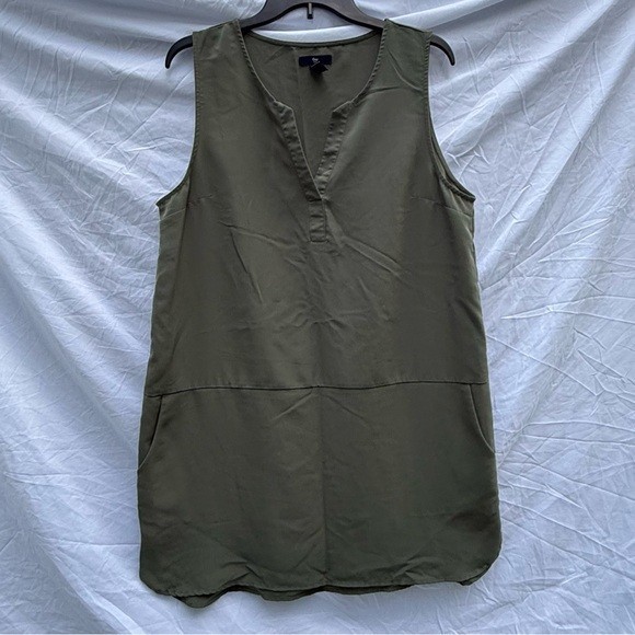 Gap Army Green Sleeveless V neck Women’s Dress with Pockets Size Large