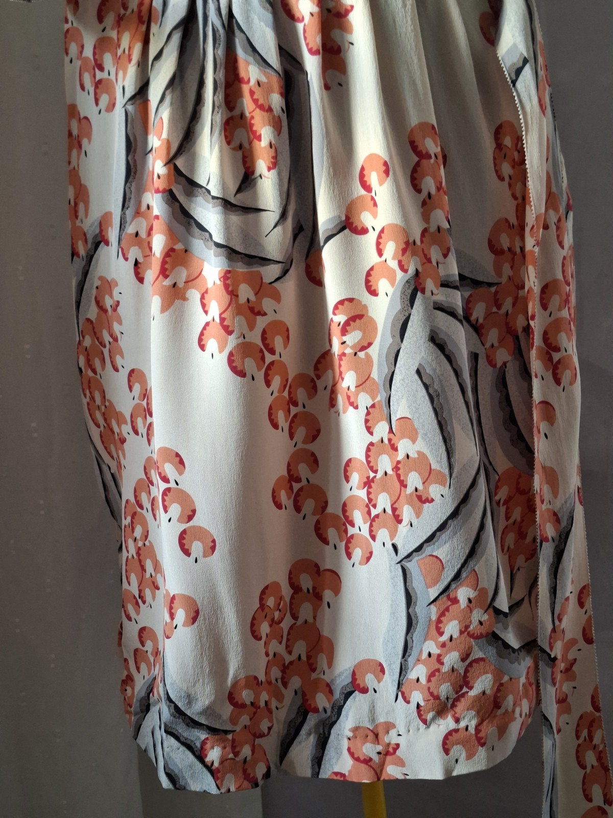 100% Silk Wrap Style Dress Cream Peach Art Print Belted V-Neck Short Sleeve Size