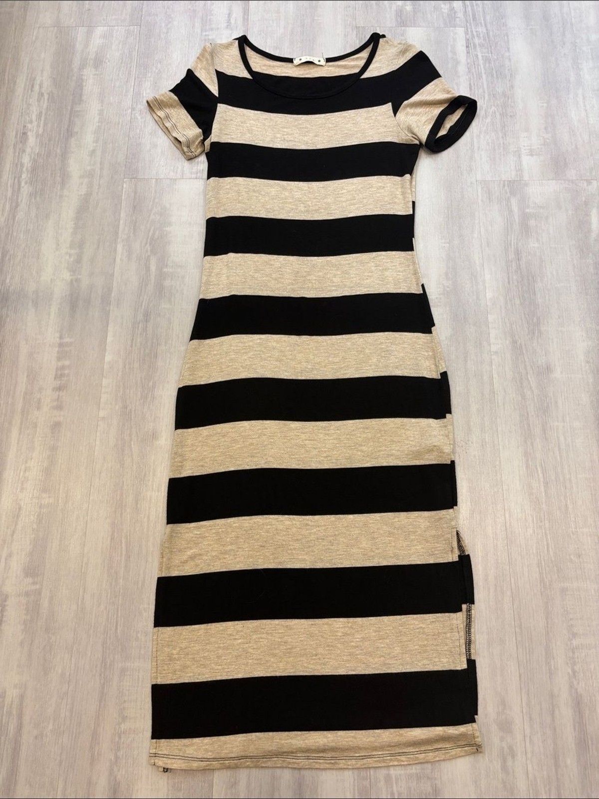 Hug Striped Black and Cream Maxi Dress with Short Sleeves