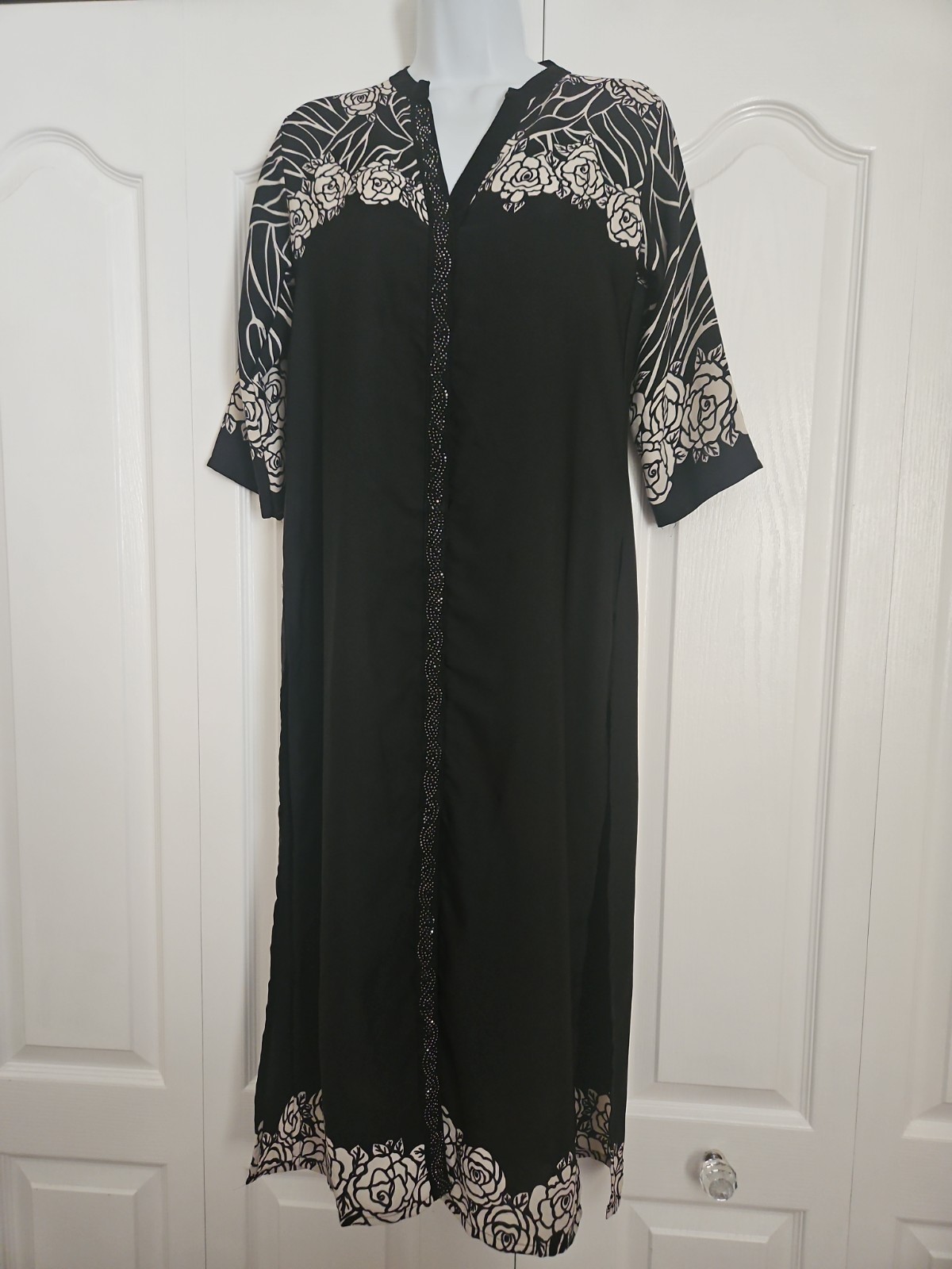 ELXSI Kurta Middle eastern Style Arabian Black White Flower Abaya Size Medium