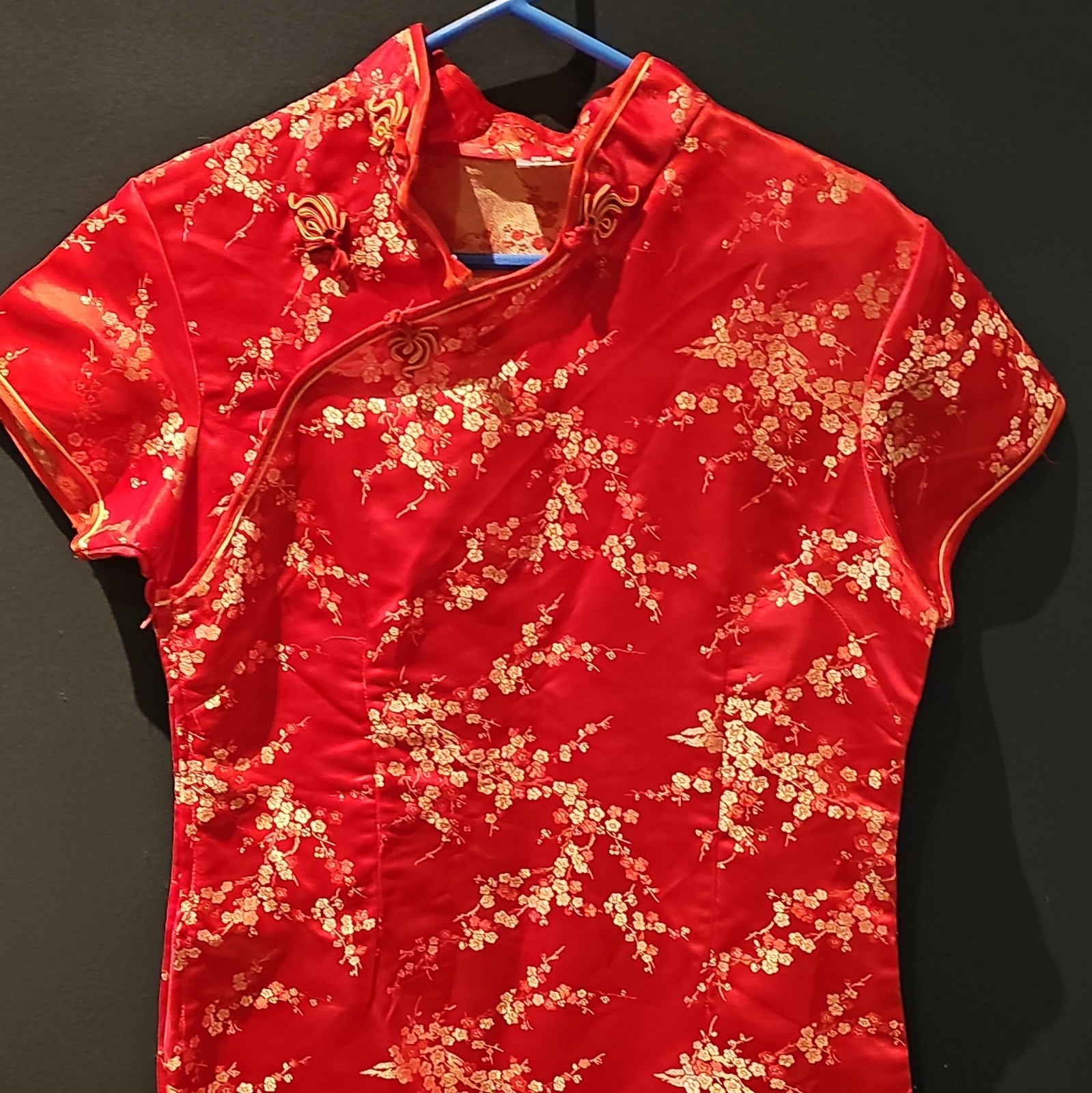 Women’s Red Gold Satin Floral Cheongsam/Qipao Mandarin Collar Short Sleeve