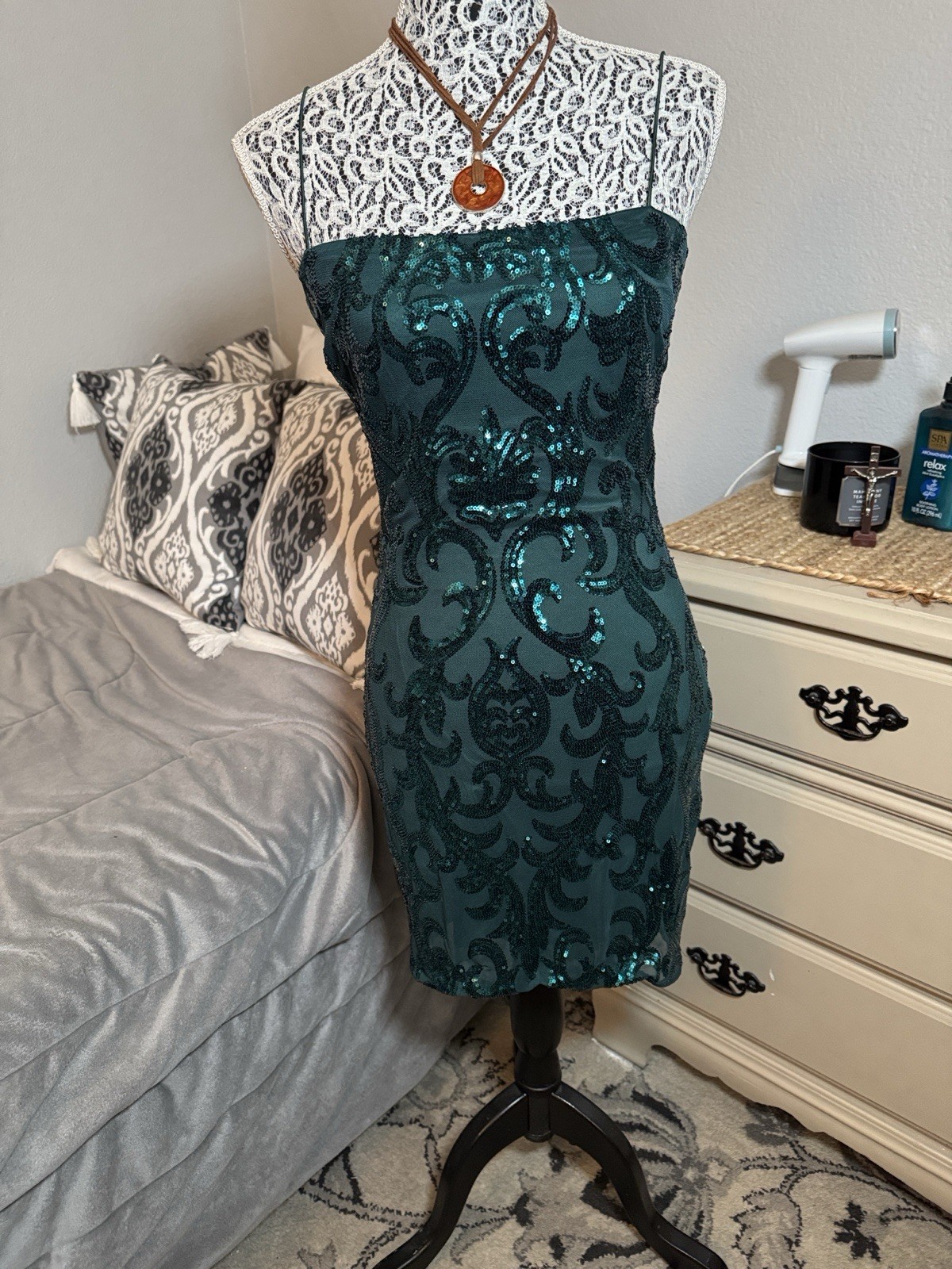 Nwt windsor Women’s Emerald Green Sequins Bodycon Stretch Formal Dress Jrs Sz L