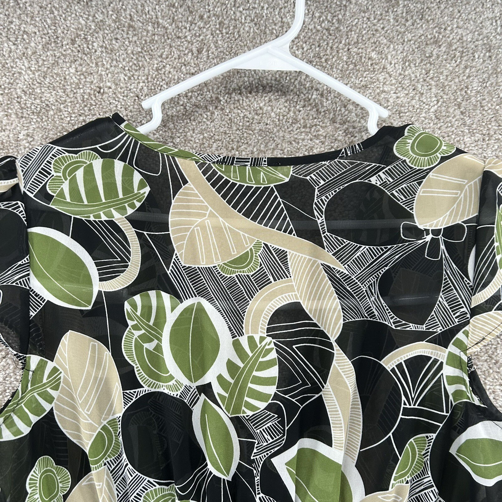 Apt. 9 Women’s Size L Green & Black Leaf Design V-Neck Cap Sleeve Top