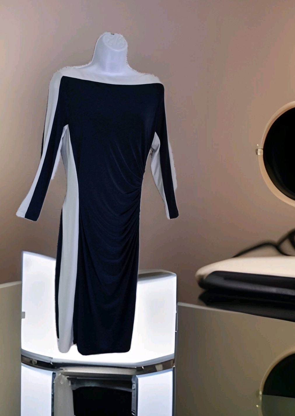 Lauren Ralph Lauren Dress 8 Blue & White Boat Neck 3/4 Sleeve Slimming Sheath