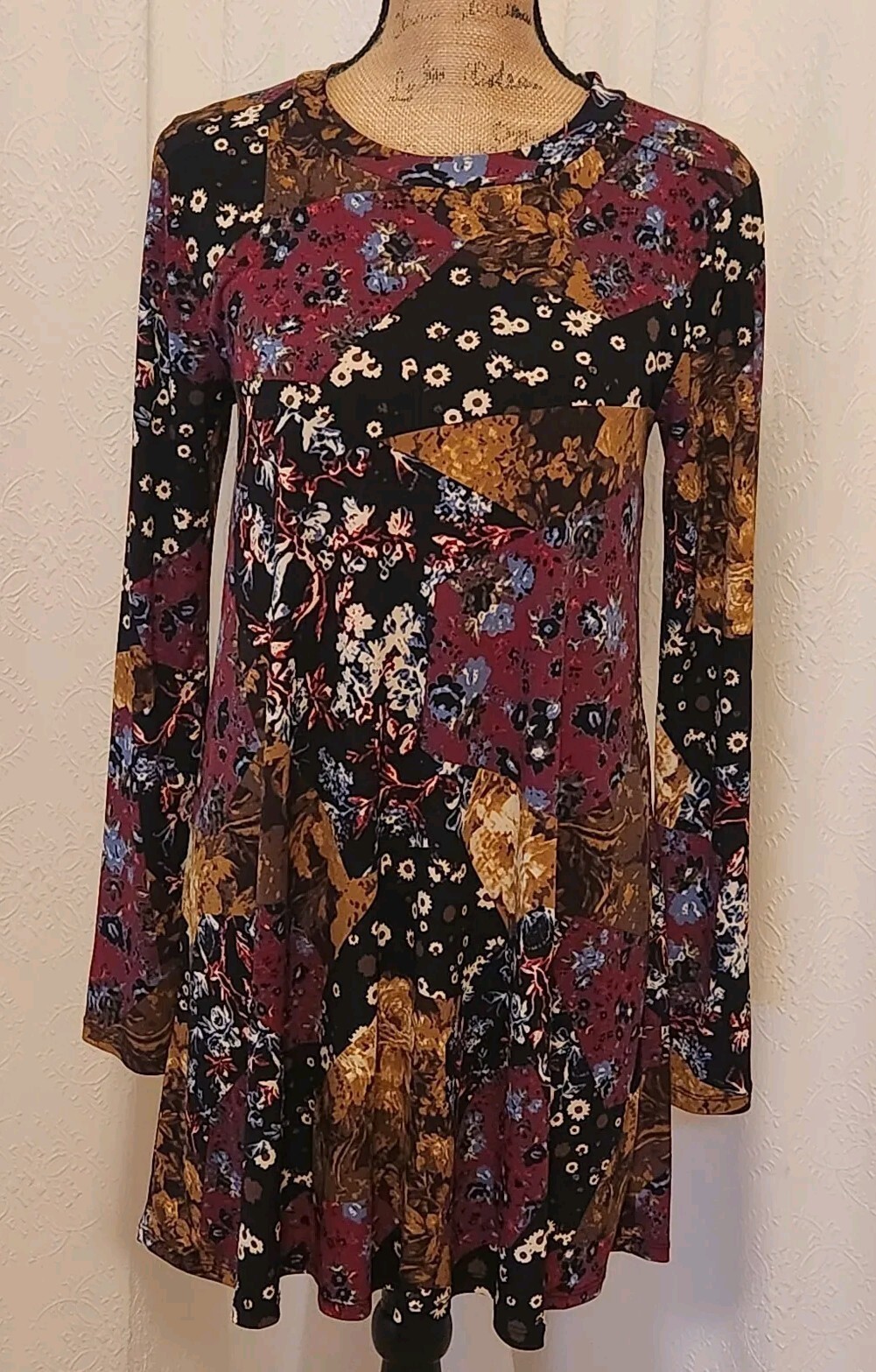 BCBG Generation Women’s S Colorful Floral Long Sleeve Knit Shift Dress