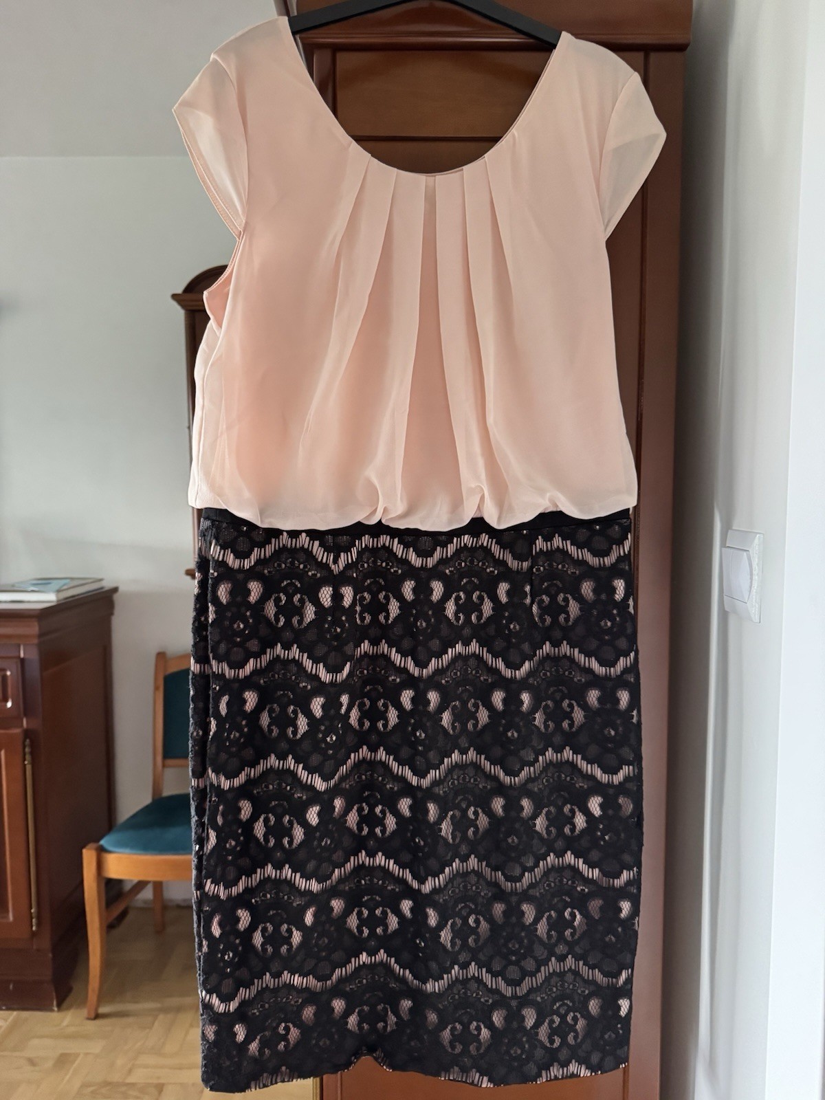 Women’s formal dress Cafalla 44 Poland with lace, powder pink and black