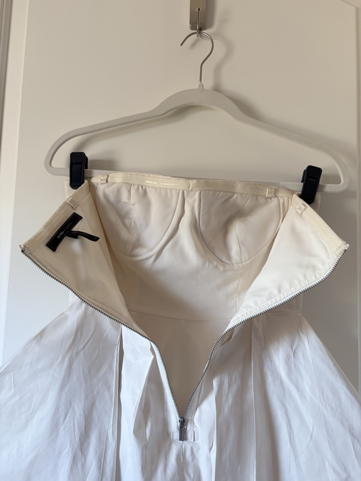 BCBGMAXAZRIA White Strapless Beaded Mini Dress Boned Solid Size 2