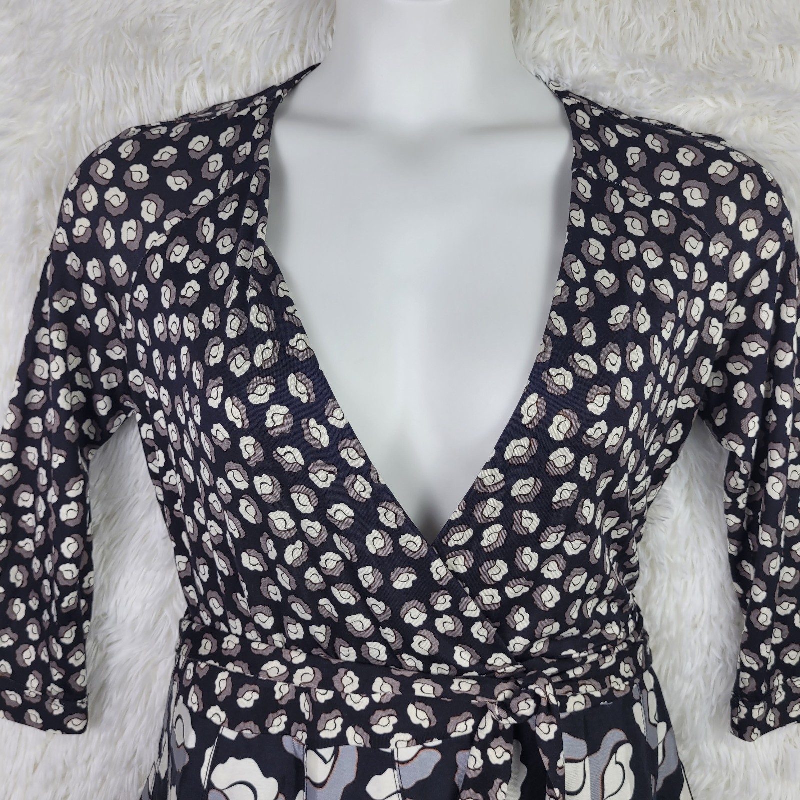 NWT DVF Sz 12 Ballet Rose Floral Silk Blend Knee Length Wrap Dress Classic