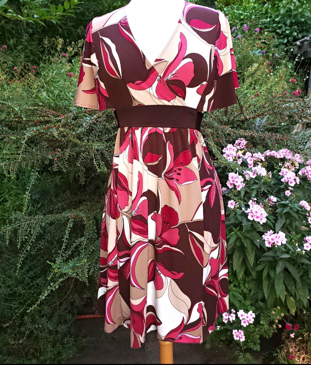 EN FOCUS STUDIO Women’s 6 Burgundy Beige Pink Abstract V-Neck Tie A-Line Dress